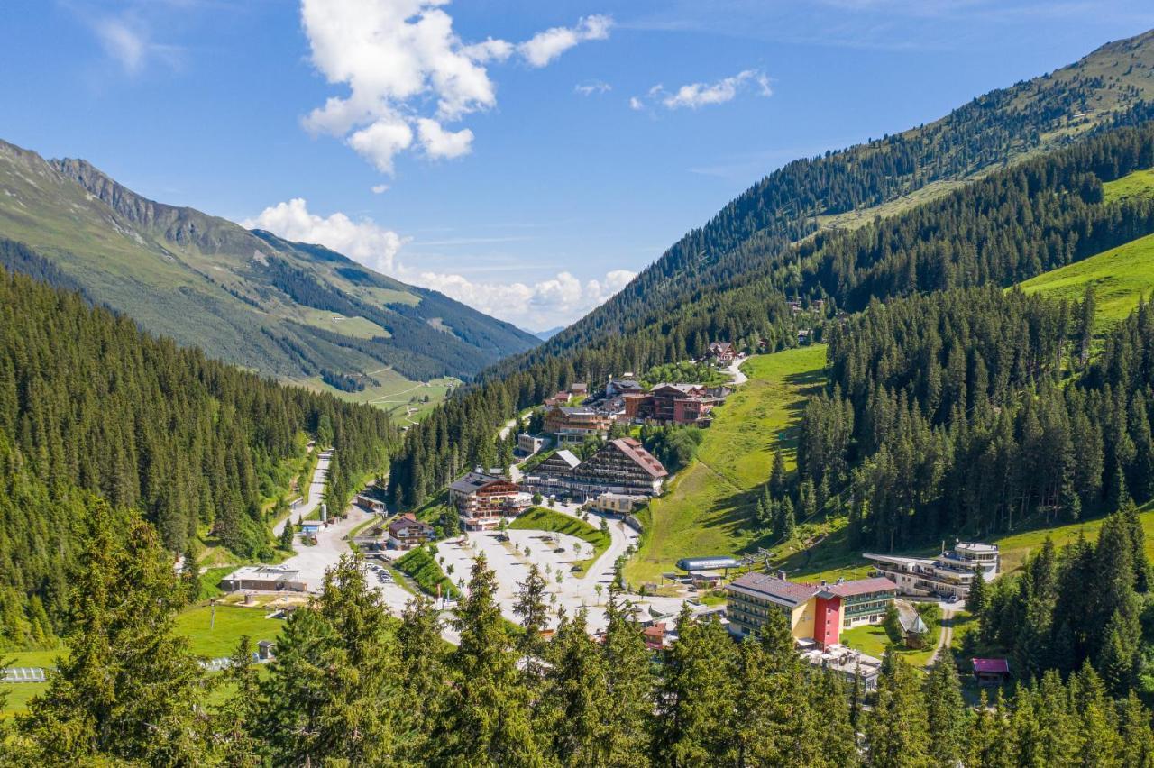 Hotel Almhof Hochfugen Bagian luar foto