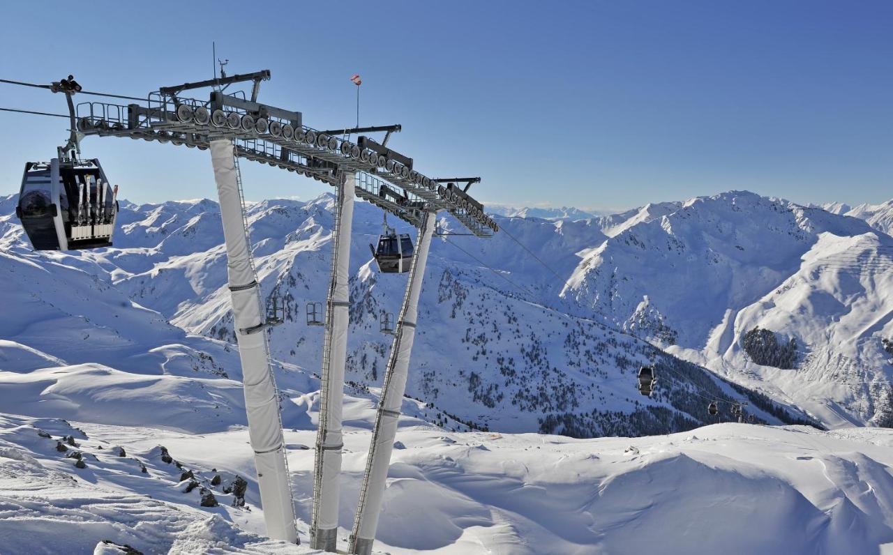Hotel Almhof Hochfugen Bagian luar foto