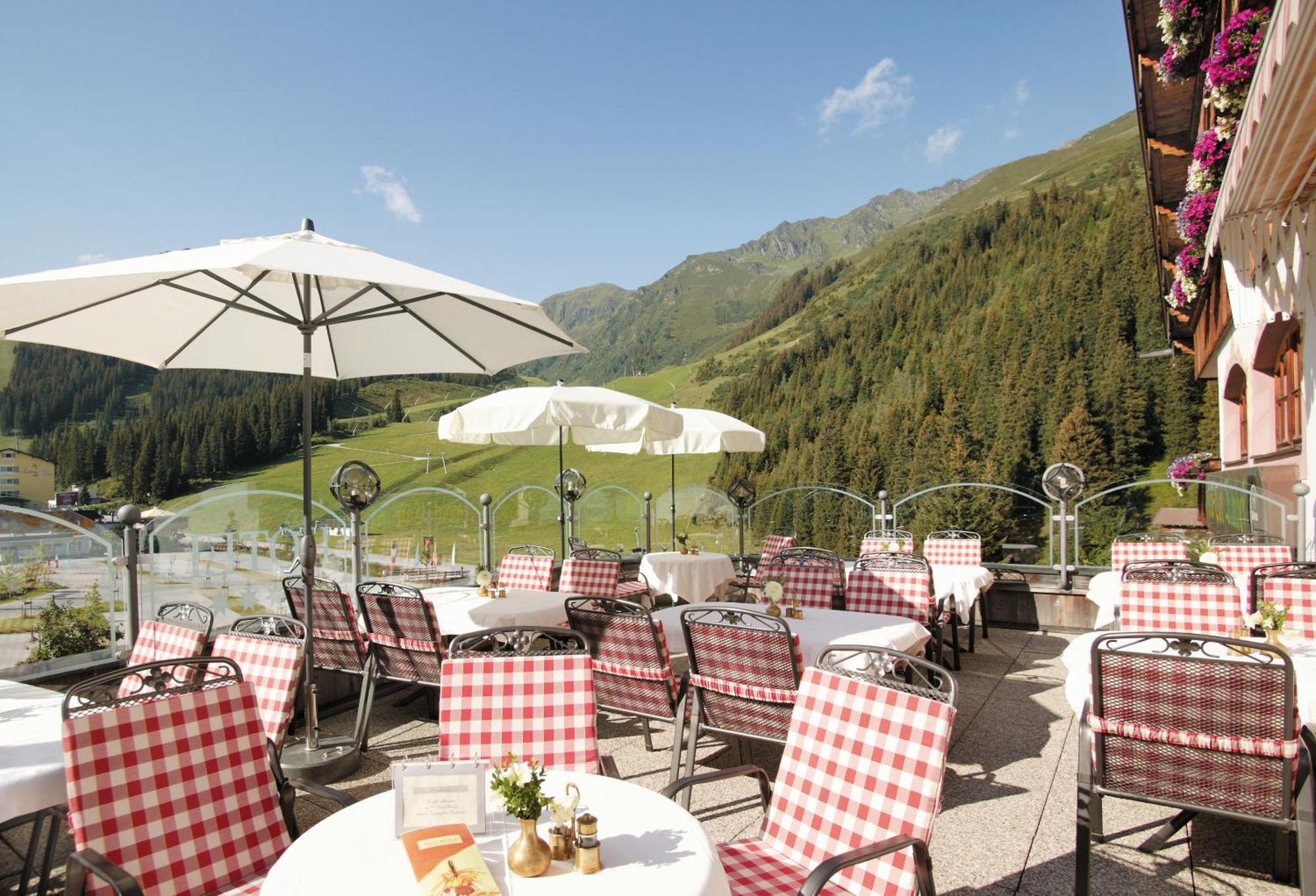 Hotel Almhof Hochfugen Bagian luar foto